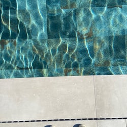 Carrelage piscine effet pierre naturelle ANTI DERAPANT - R11-  OXFORD BALI VERT 30x60 cm - 1.44 m² 