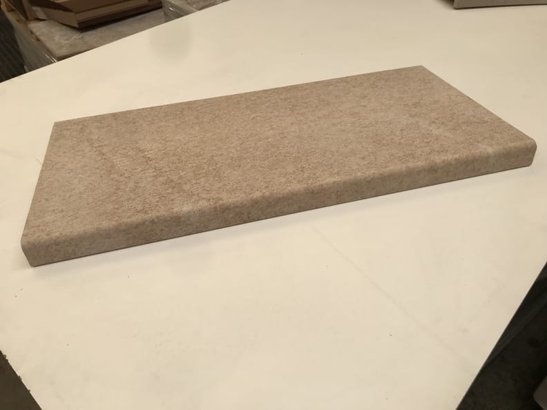 Margelle carrelage effet béton PIRINEOS BEIGE NEZ DE MARCHE ANTIDERAPANT - 66.5X32/3