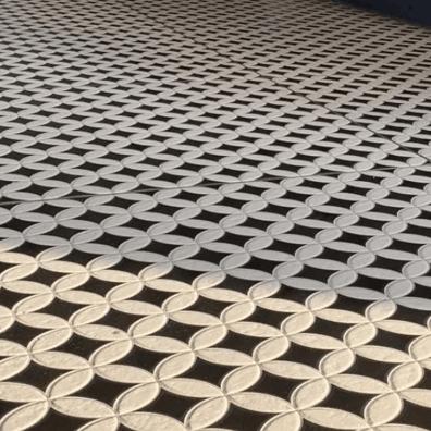 Carrelage vintage avec motif de quatre feuille noir et blanc