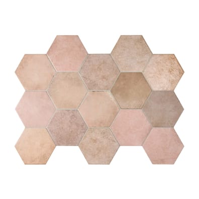 Carrelage aspect brique en nuances de rose variées, forme hexagonale sans motifs visibles