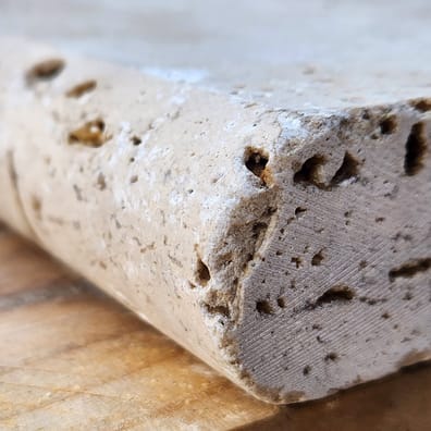 Margelle travertin LIGHT MIX 61x33 bord arrondi - ep.3cm - unité