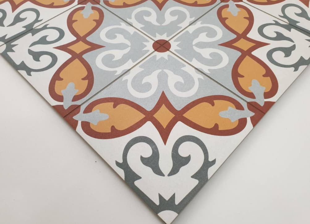 Carreau de ciment multicouleur avec motifs floraux et géométriques en gris, marron, blanc, taille 60x60 cm