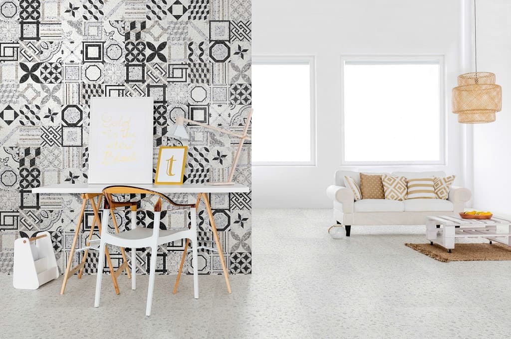 Carrelage Terrazzo blanc 60x60 cm dans un salon aux murs blancs avec mobilier moderne et décoration élégante