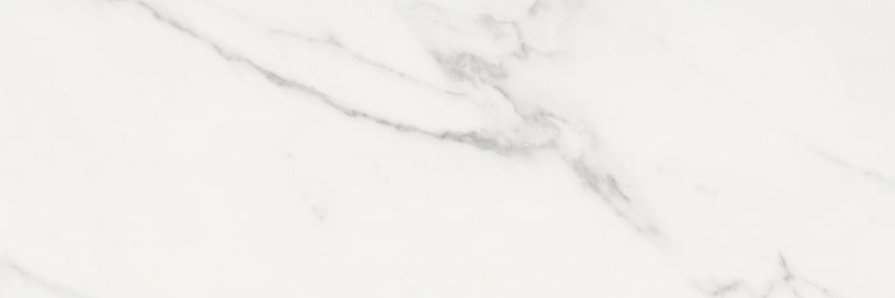 Carrelage effet marbre blanc avec veinures grises pour un design élégant et contemporain