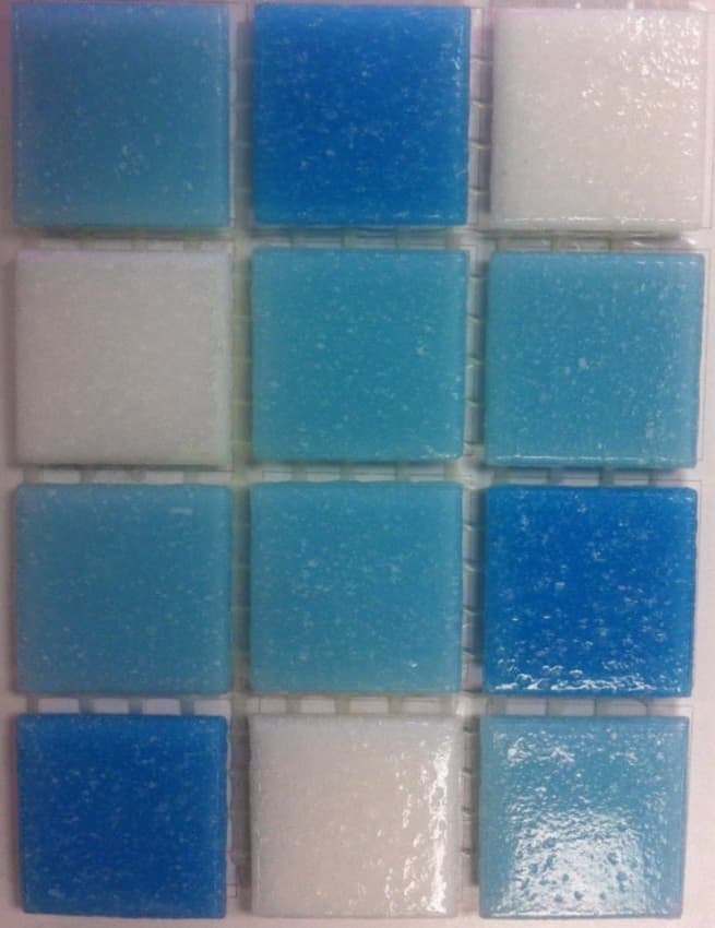 Carrelage uni bleu clair à bleu foncé nuancé, sans motifs, taille 30x30 cm