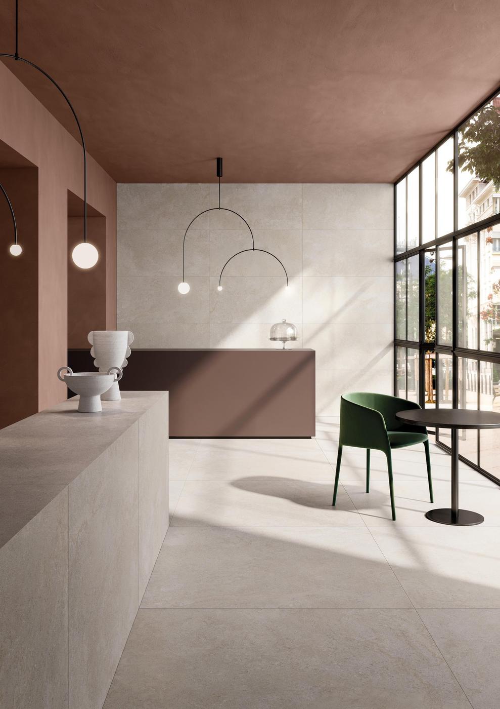 Carrelage effet pierre blanc sans motifs taille 60x60 cm dans un salon avec murs terre cuite et mobilier moderne