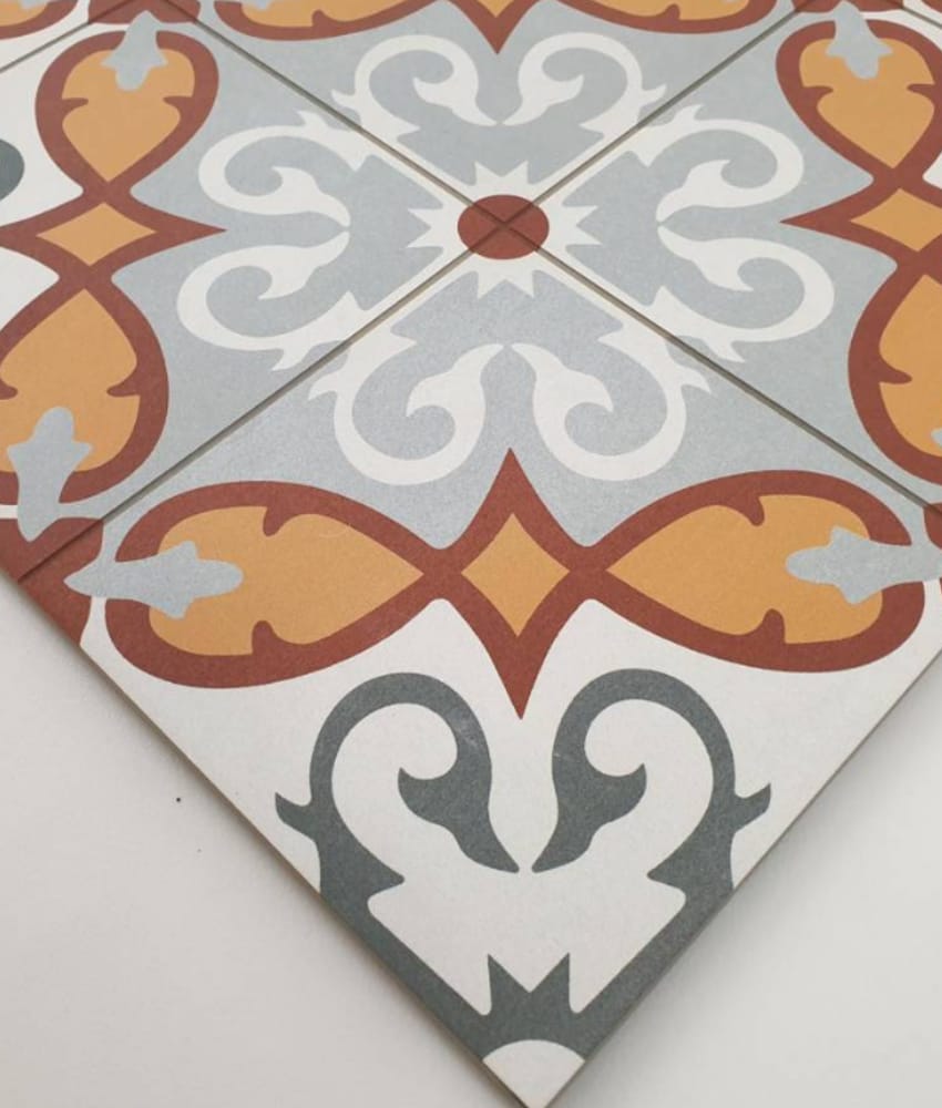 Carreau de ciment multicouleur avec motifs floraux et géométriques en gris, marron, blanc, taille 60x60 cm