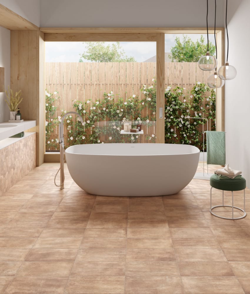 Carrelage terre cuite blanc 20x20 cm dans une salle de bain tons bois clair et blanc, avec baignoire ovale et détails verts
