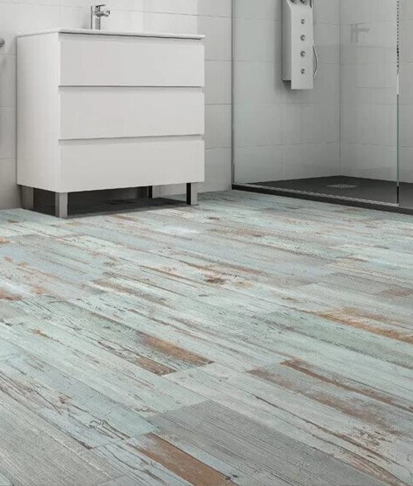 Carrelage imitation parquet blanc vieilli TRIBECA AQUA ANTI DERAPANT 15x90 cm - 1.08m²