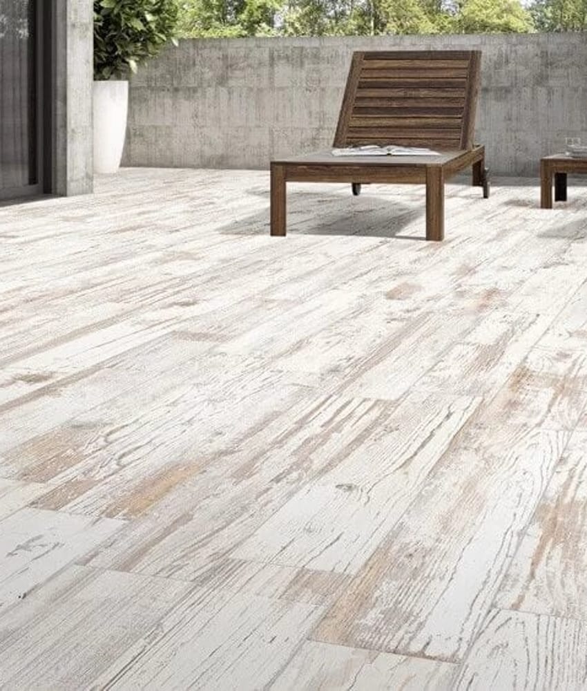 Carrelage imitation parquet blanc vieilli TRIBECA BLANCO ANTI DERAPANT 15x90 cm - 1.08m²