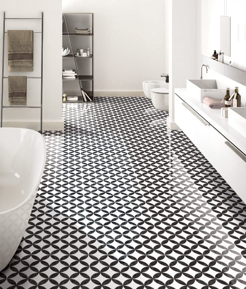 Carreau de ciment noir et blanc géométrique 20x20 cm dans une salle de bain moderne blanche avec baignoire îlot et meubles conte