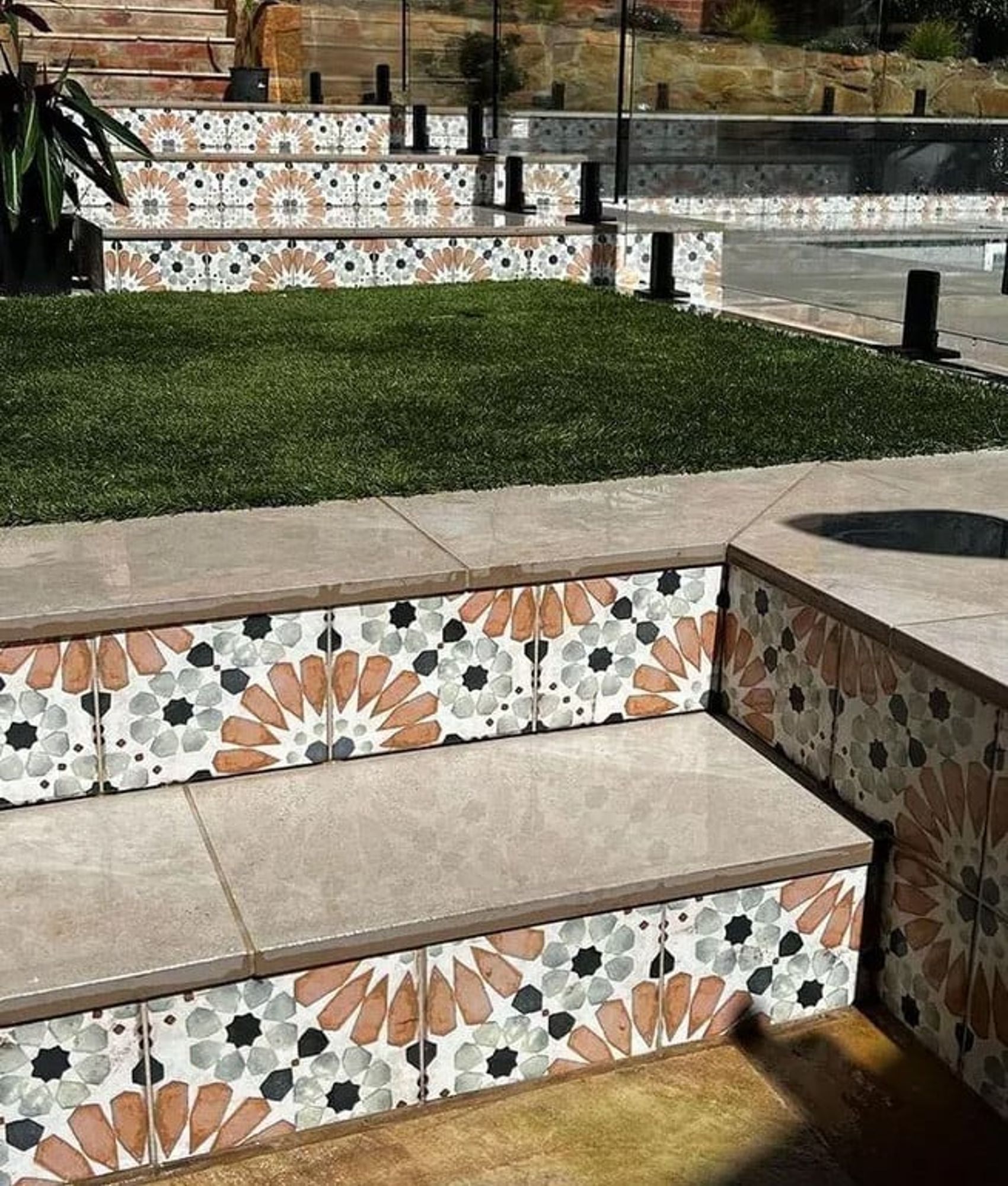 Carrelage imitation carreaux de ciment STRYMON – Décoré vieilli – Grès Cérame Mat R9 20x20 cm